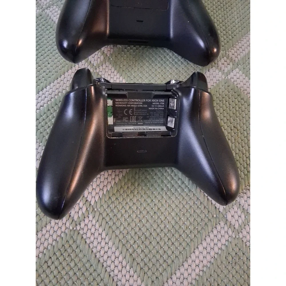 Video Game Controller Lot Xbox. VsMaxx. Read